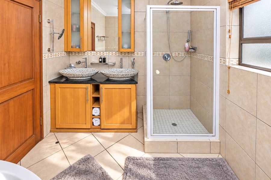 5 Bedroom Property for Sale in Birdwood Estate North West